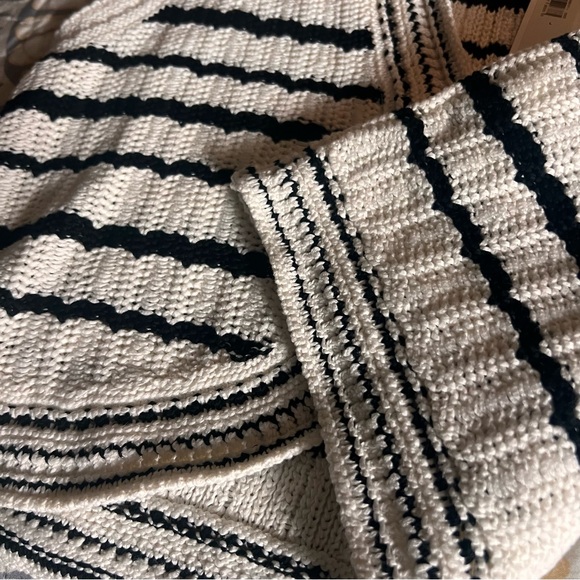 NWT Banana Republic Black and White Striped Crochet Vest Top, Large - Picture 13 of 13